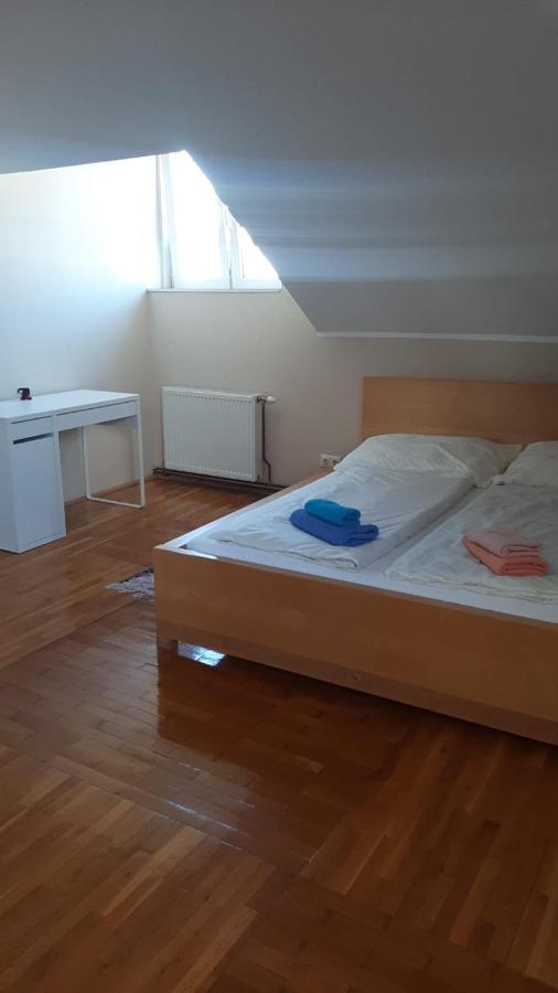Arbeiterquartiere In Donaustadt Mit Gemeinschaftskuche Und Bad - Hacklerzimmer * Vienna